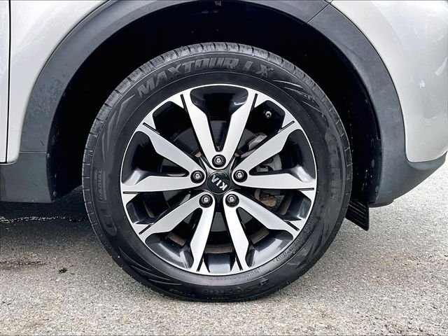 Used 2019 Silver Kia EX image 9