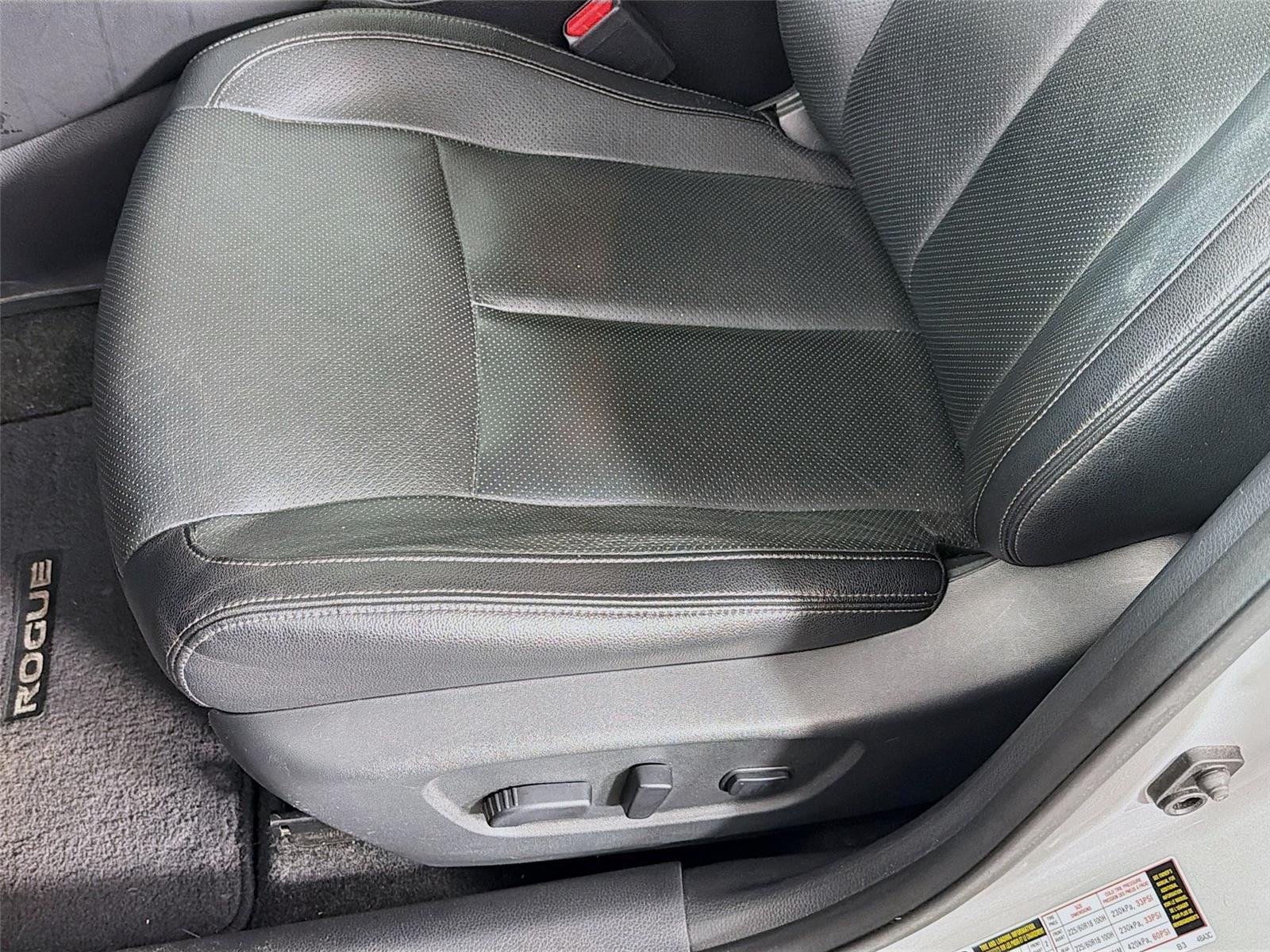 Used 2017 Brilliant Silver Nissan SL image 15