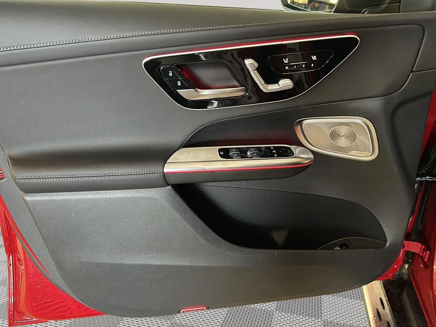 New 2026 MANUFAKTUR Patagonia Red Metallic Mercedes-Benz GLC 300 image 11