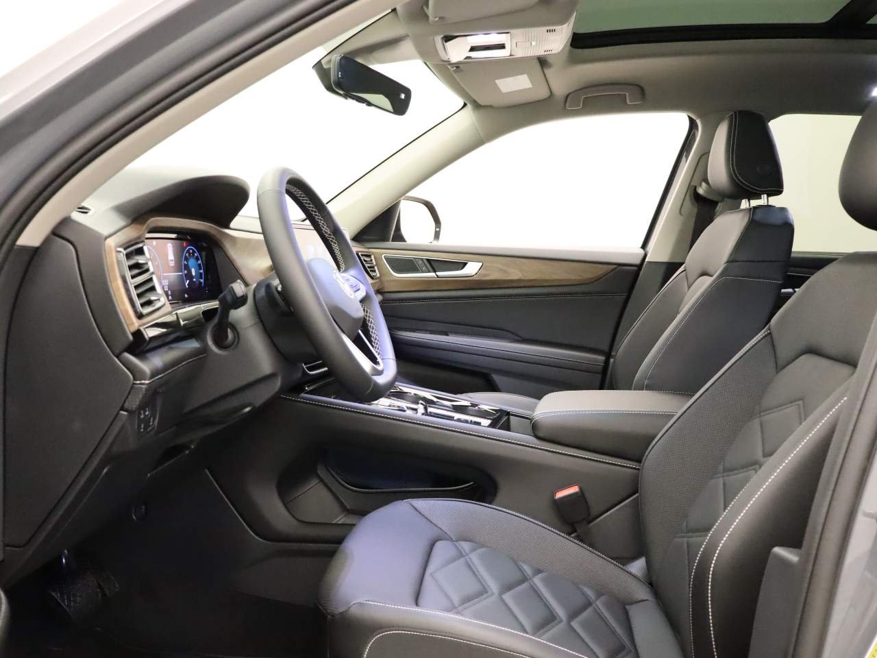 2026 Volkswagen Atlas SE w/Tech - Photo 14