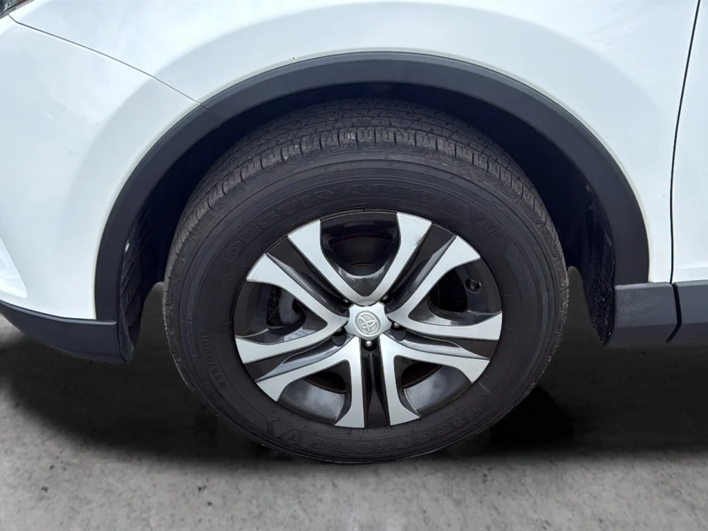 Used 2016 White Toyota LE image 28