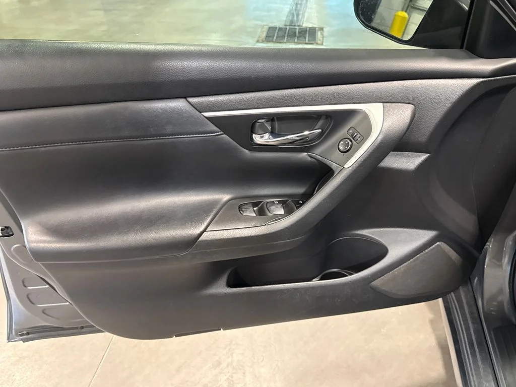 Used 2016 Gray Nissan 2.5 SR image 8