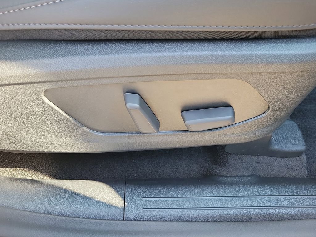 New 2026 Gray Kia EX image 9