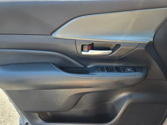 Used 2025 Silver Toyota XLE image 33