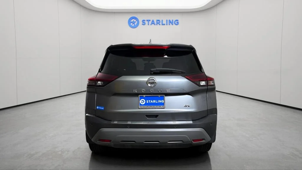 Used 2021 Gray Nissan SV FWD image 7