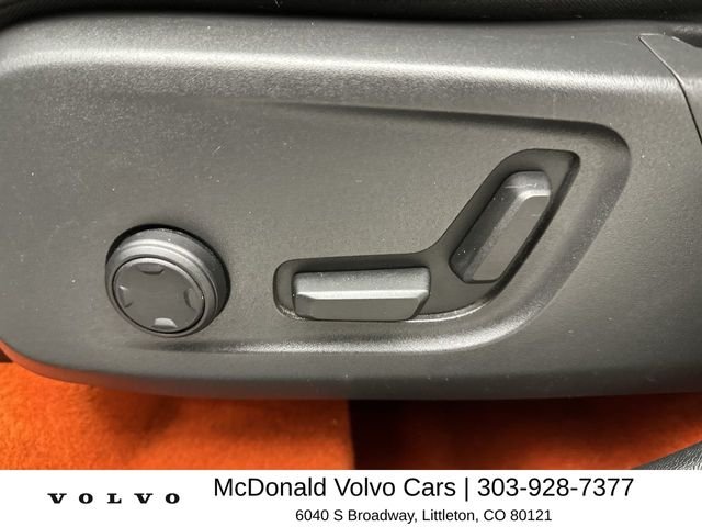 Used 2019 White Volvo R-Design image 12