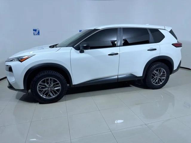 Used 2021 White Nissan S image 4