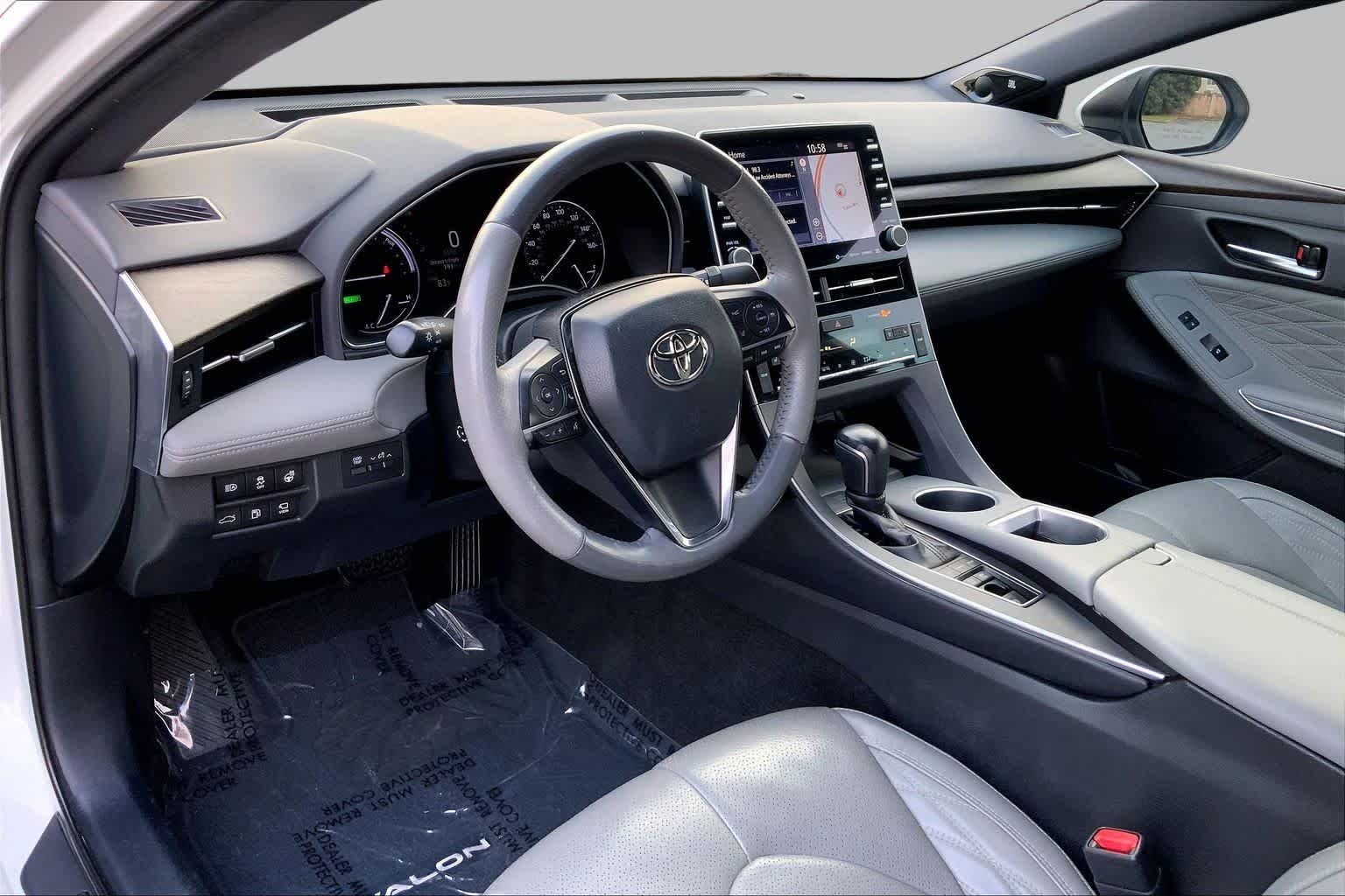 Used 2020 Wind Chill Pearl Toyota Hybrid Limited image 17