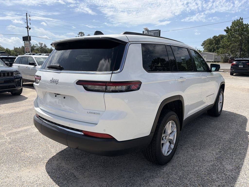 New 2026 Bright White Clear-Coat Exterior Paint Jeep Laredo X image 6
