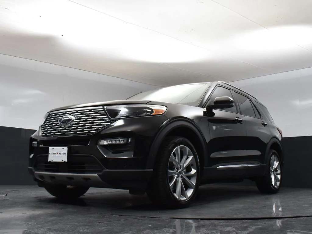 Used 2021 Black Metallic Ford Platinum image 35