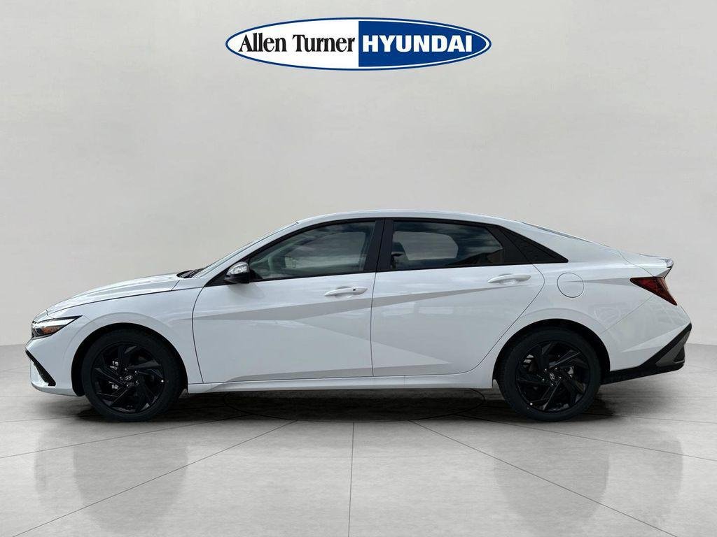 New 2026 Serenity White Hyundai SEL Sport image 4