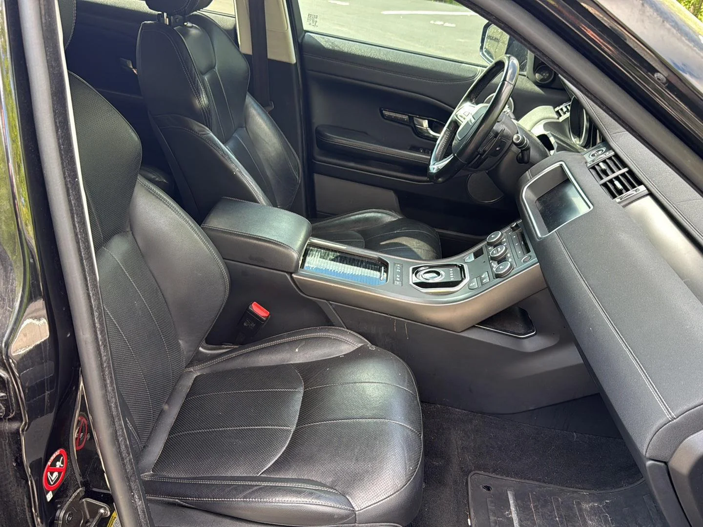 Used 2018 Narvik Black Land Rover SE Premium image 12