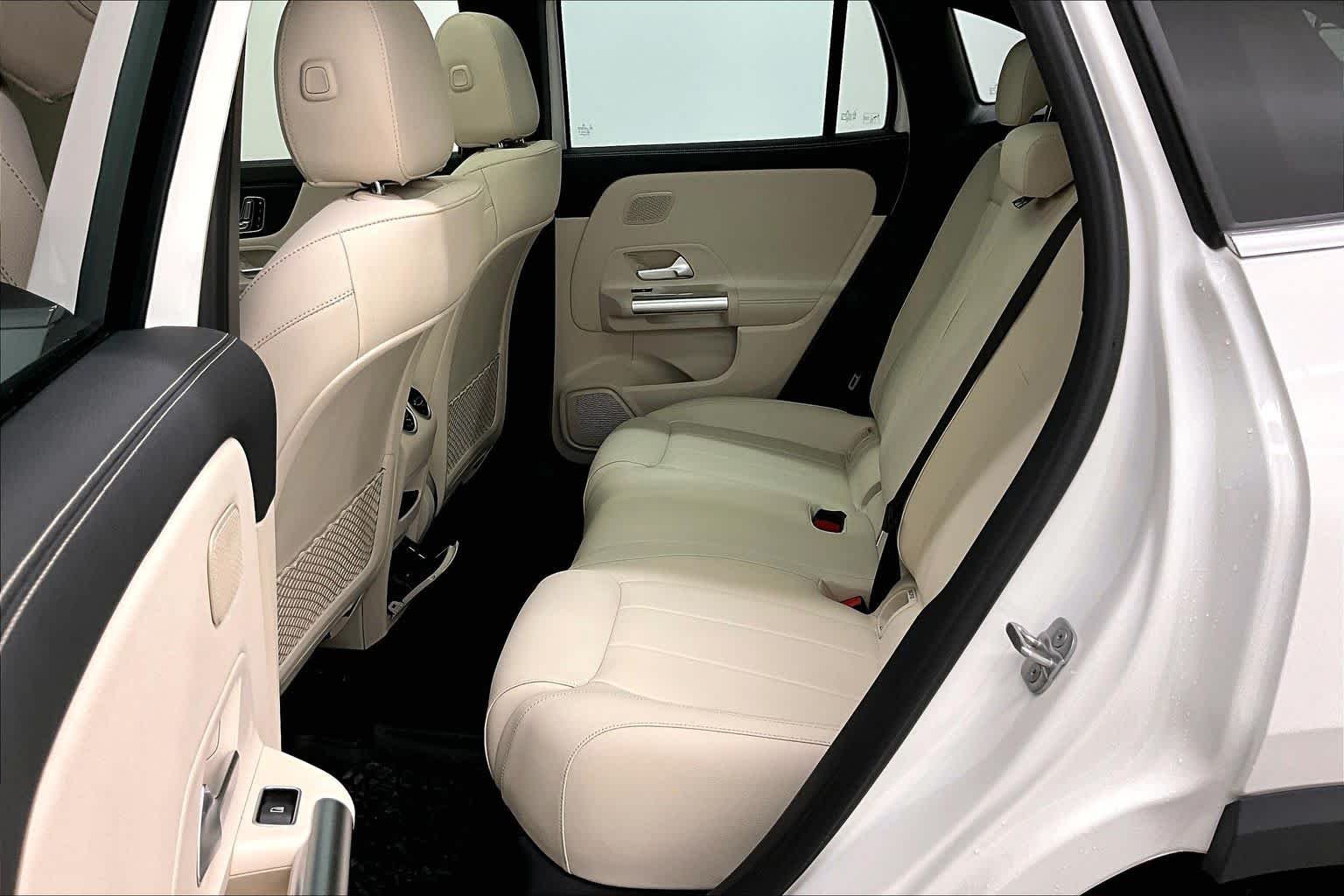 New 2026 Polar White Mercedes-Benz GLA 250 image 19