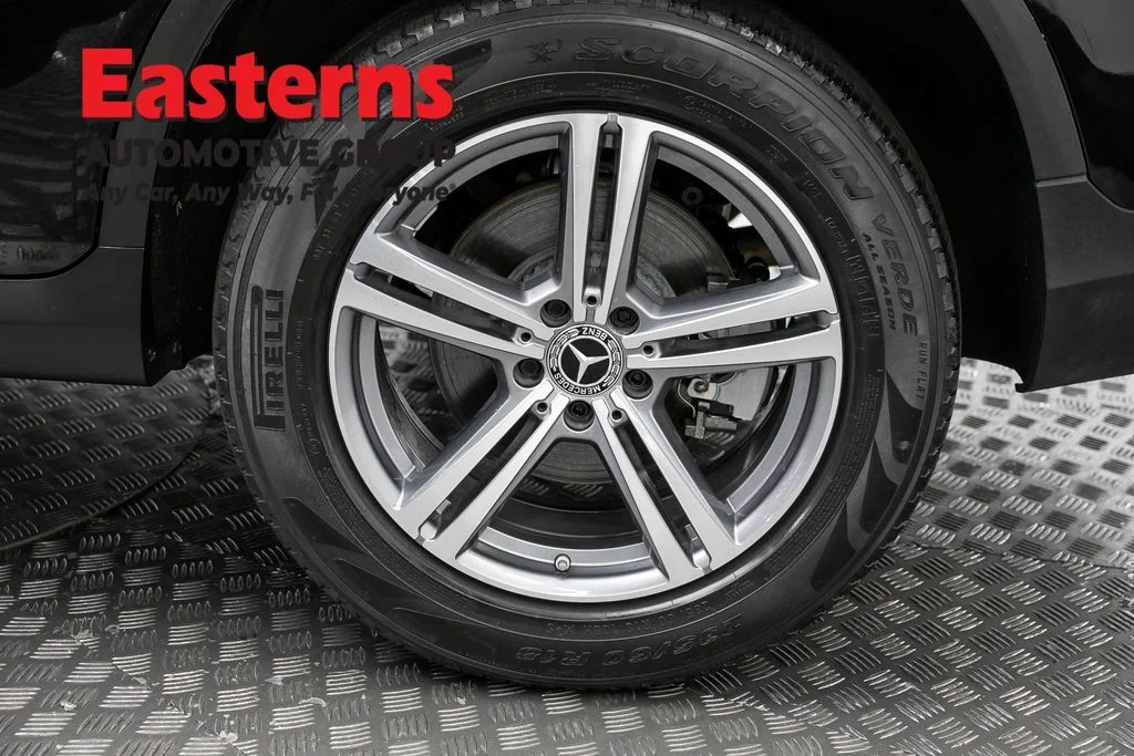 Used 2022 Black Mercedes-Benz GLC 300 image 34