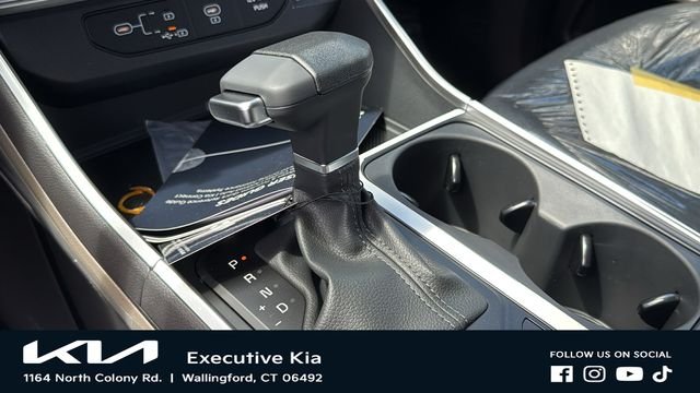 New 2026 Snow White Pearl Kia LX image 17