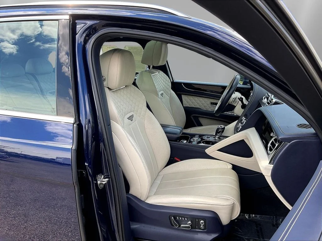 Used 2021  Bentley V8 image 29