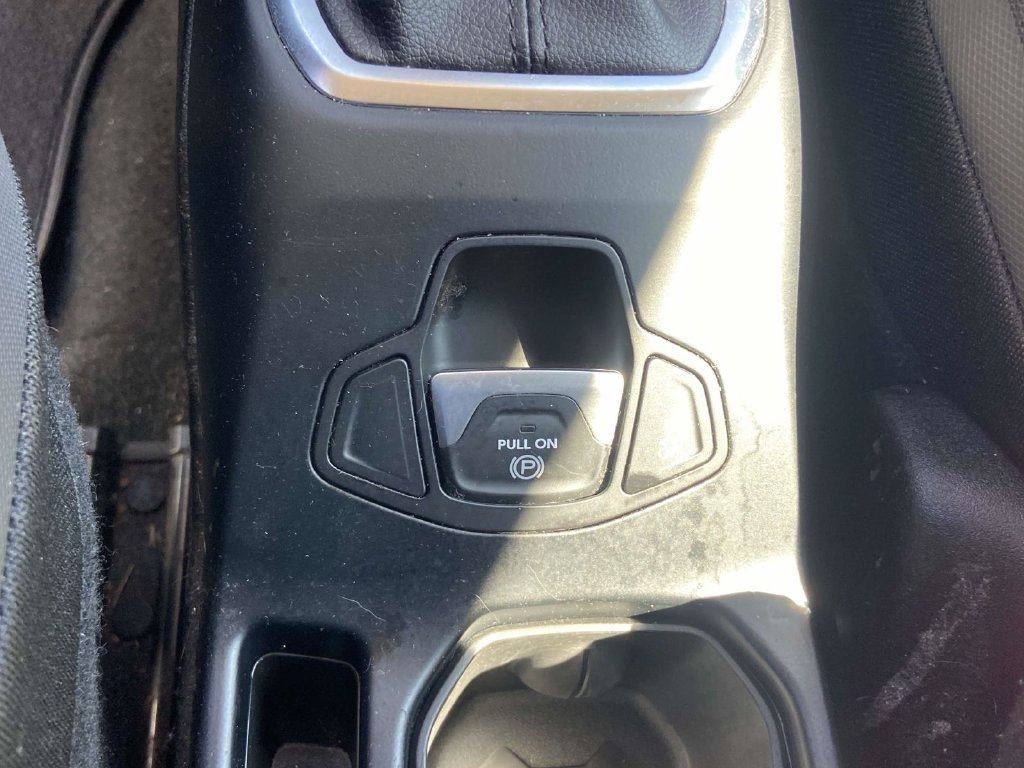 Used 2018 Gray Jeep Altitude image 27