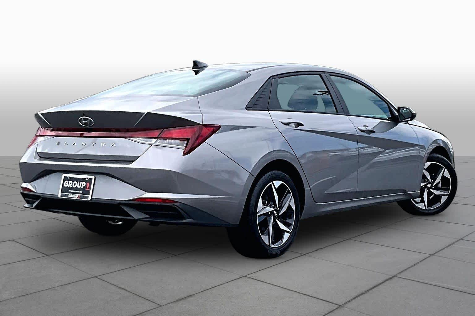 Used 2023 Fluid Metal Hyundai SEL image 12