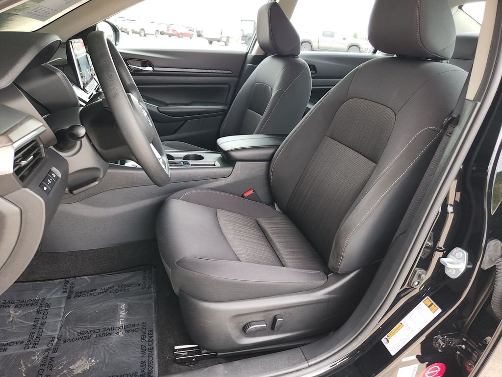 Used 2025 Black Nissan 2.5 SV image 12