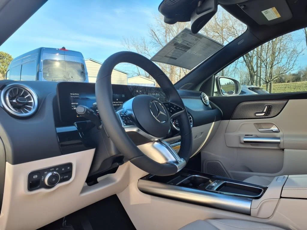 Certified Used 2025 Polar White Mercedes-Benz GLA 250 image 5