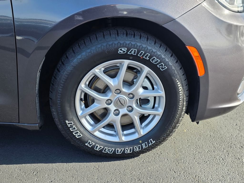 2023 Chrysler Pacifica Touring L - Photo 8
