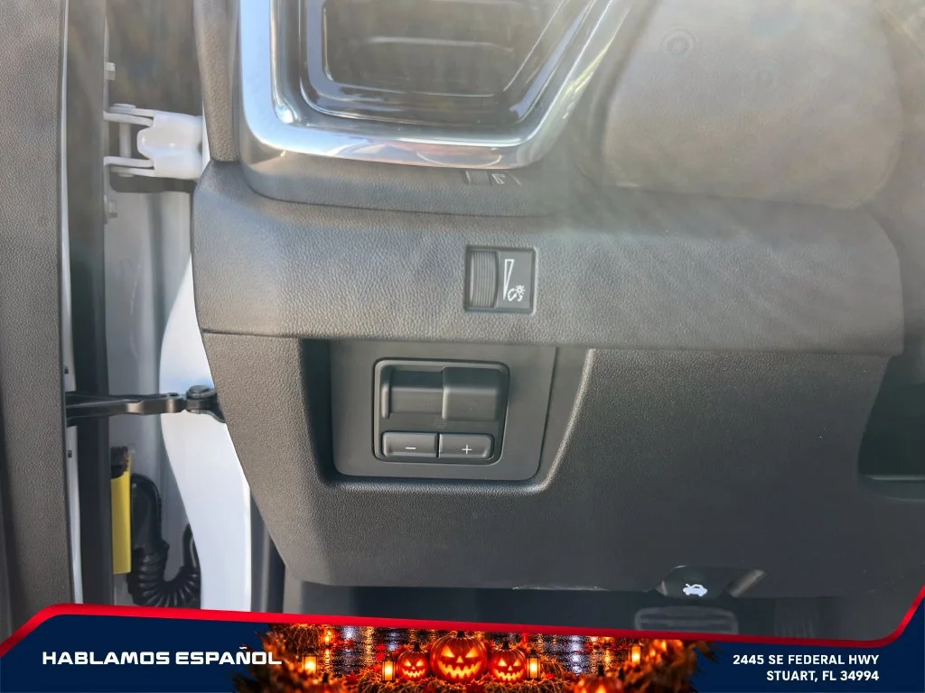 New 2026 Summit White GMC Elevation image 24
