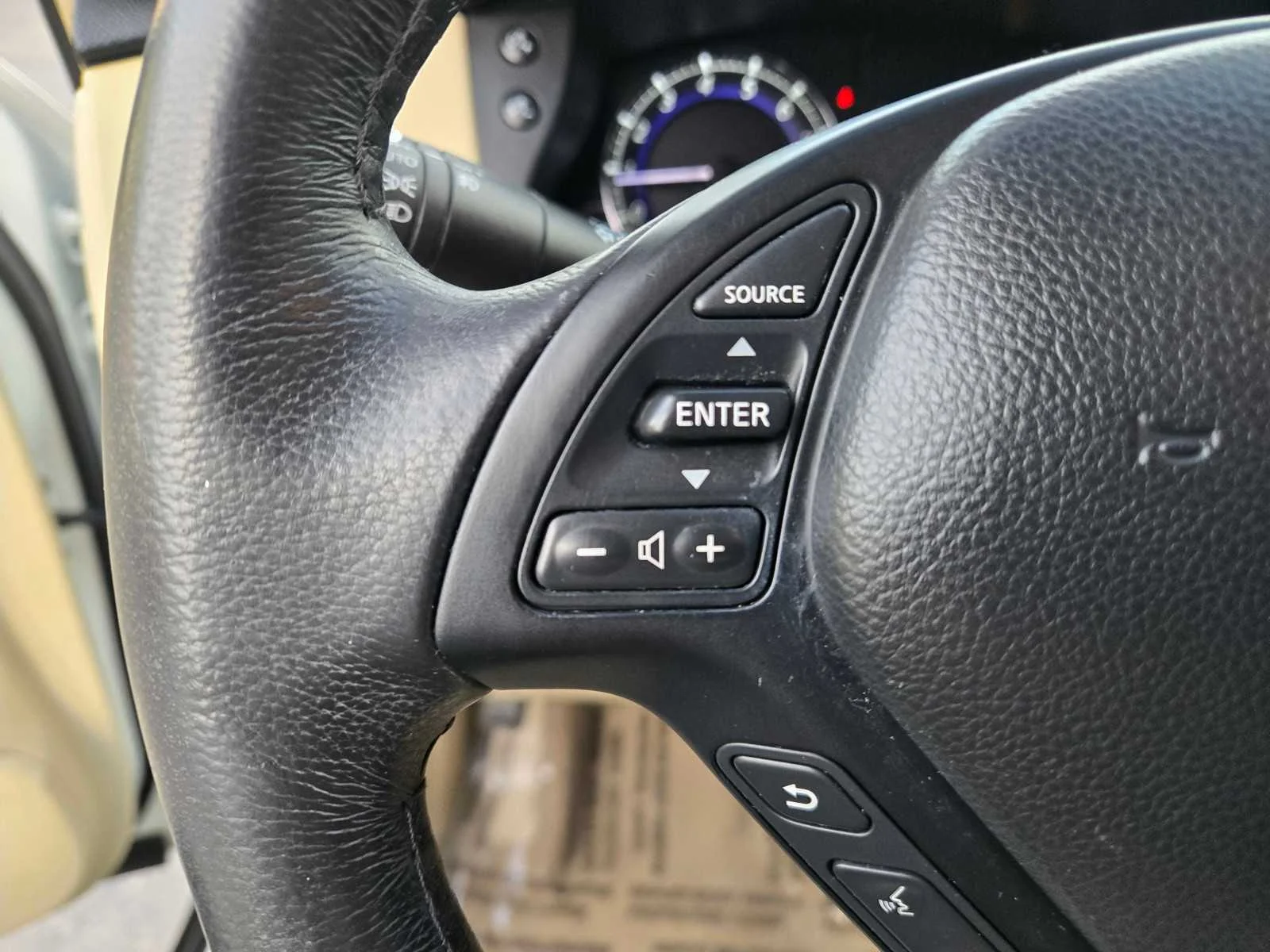 Used 2016  INFINITI  image 26