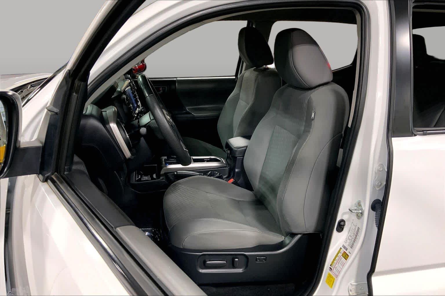 Used 2022 White Toyota SR5 image 8