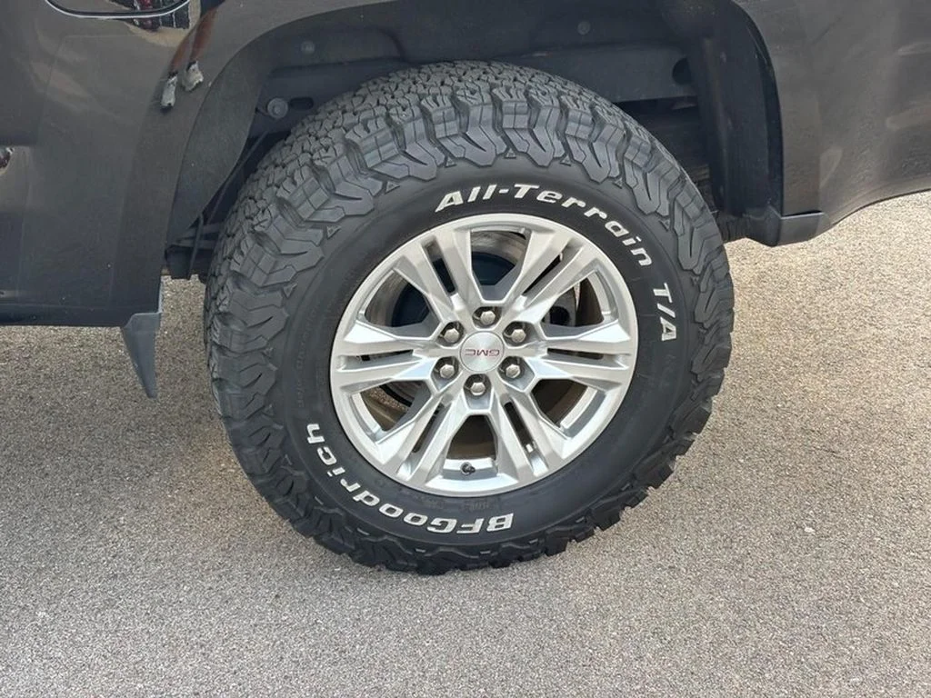 Used 2019 Onyx Black GMC 4WD SLE image 9