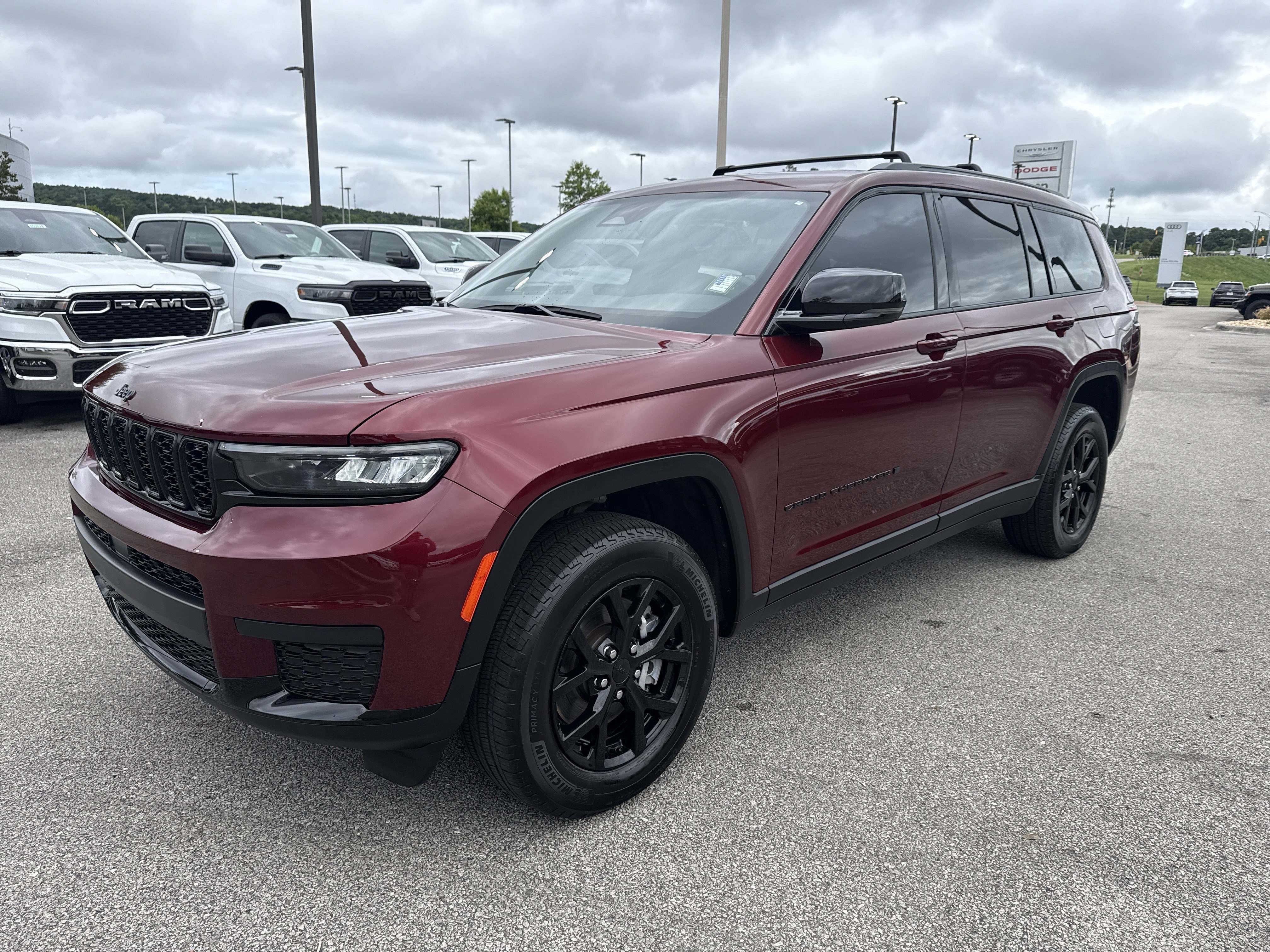 Used 2024 Velvet Red Pearlcoat Jeep Altitude image 3