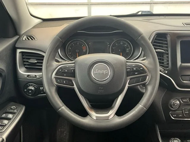 Used 2020 Gray Jeep Latitude Plus image 16