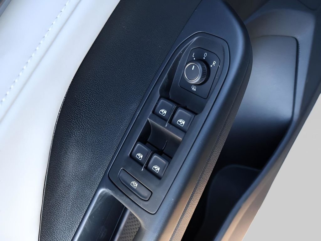 2025 Volkswagen Taos SE - Photo 39
