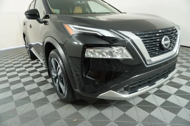 Used 2023 Black Nissan Platinum image 10