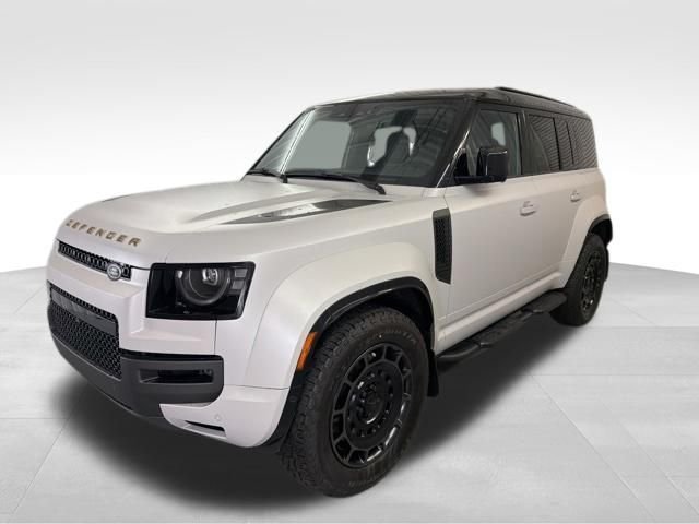 2026 Land Rover Defender 110 OCTA P635's photo