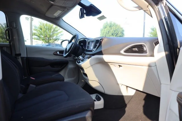 Used 2023 Black Chrysler LX image 41