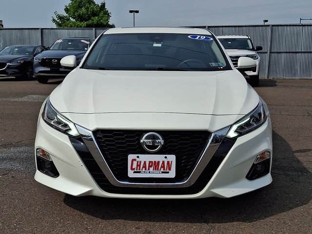 Used 2019 White Nissan 2.5 Platinum image 2