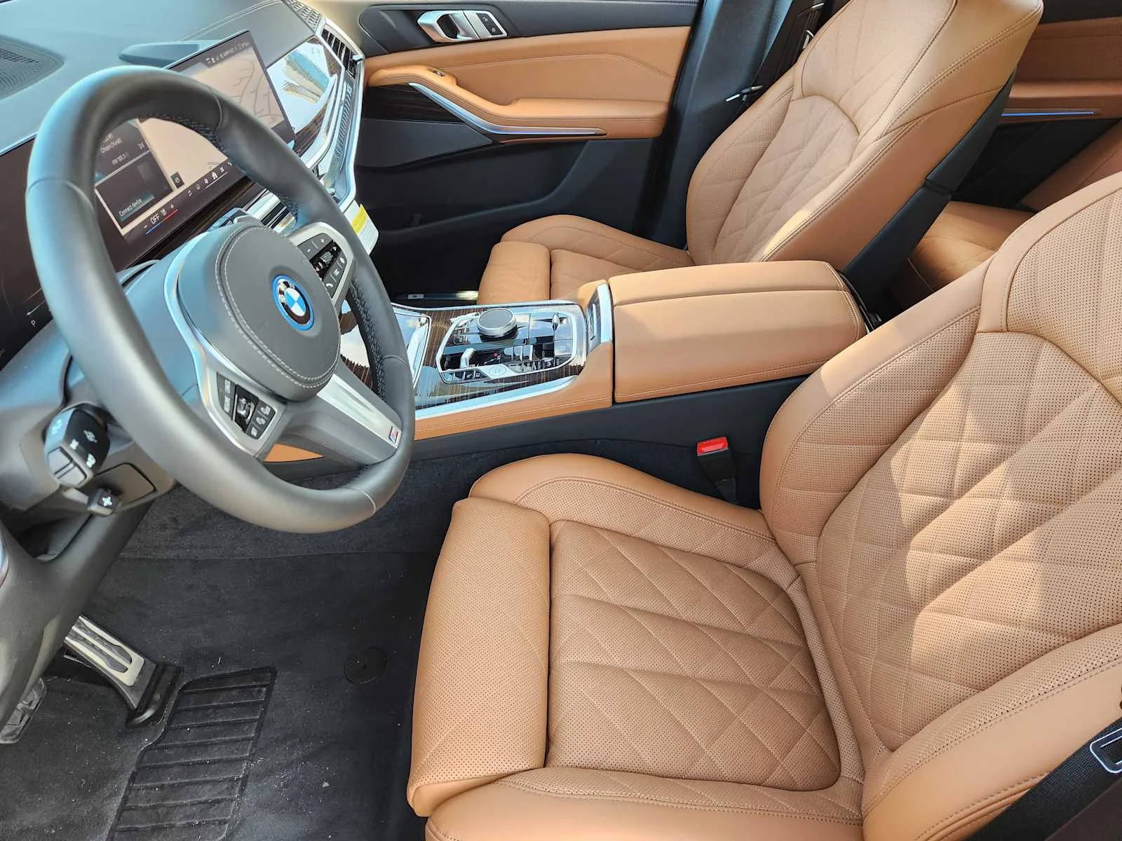 New 2026 Skyscraper Grey Metallic BMW xDrive50e image 4