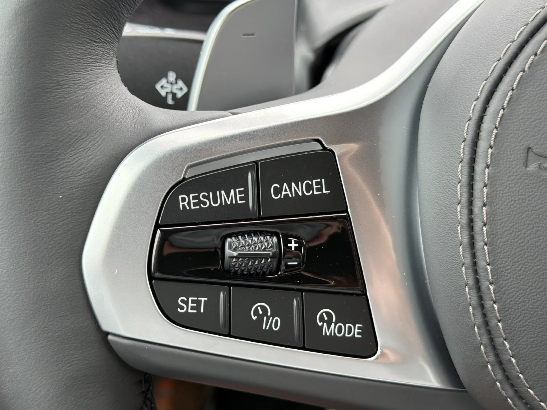 New 2027 Mineral White Metallic BMW xDrive40i image 25