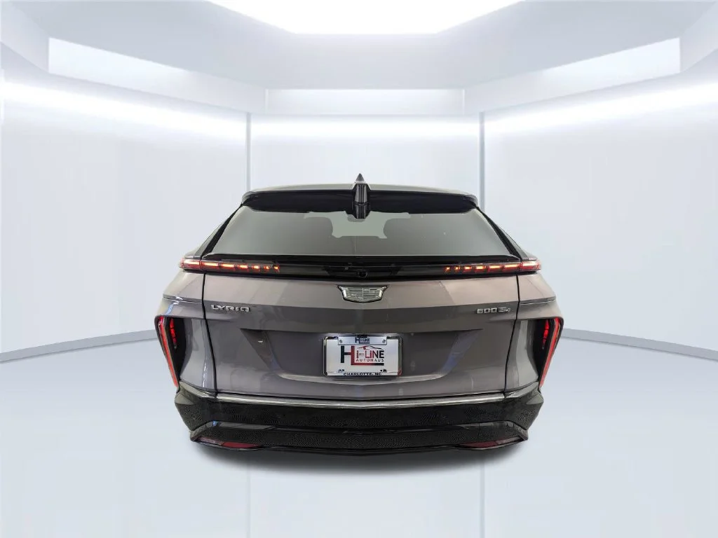 Used 2025 Silver Cadillac Luxury image 26