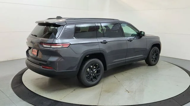 New 2026 Baltic Gray Metallic Clear-Coat Exterior Paint Jeep Altitude image 10