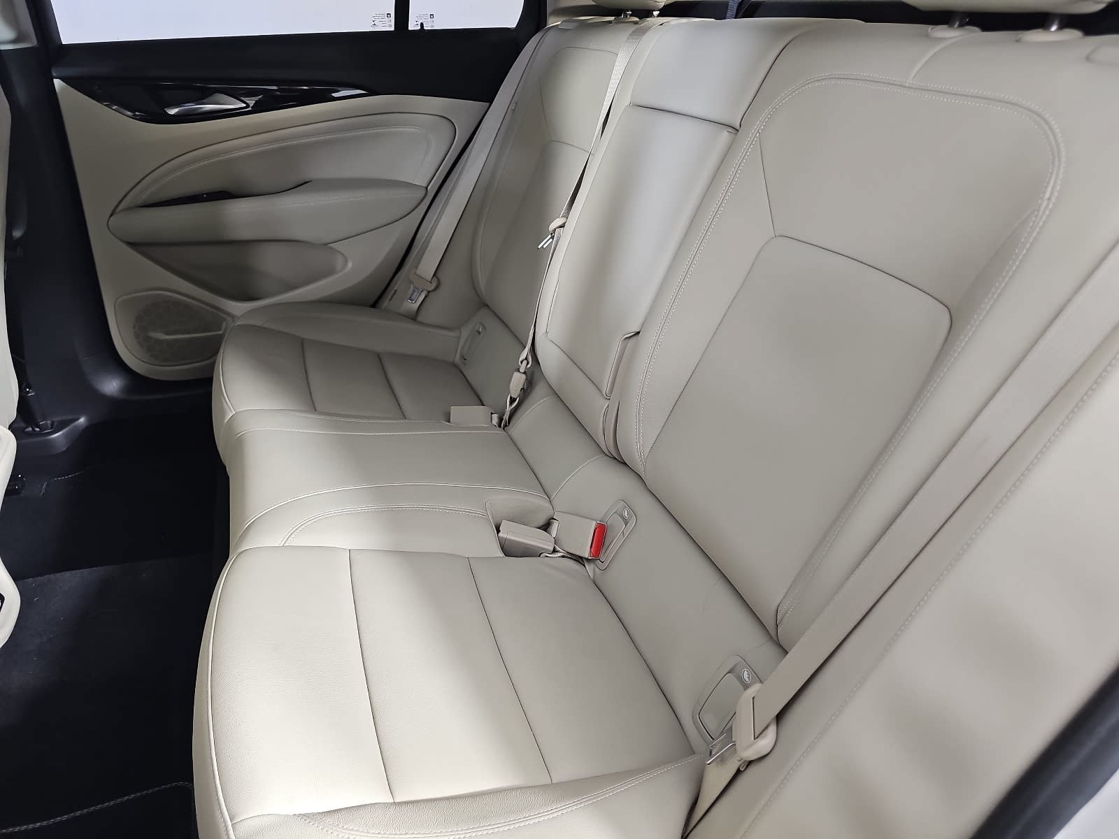 Used 2018 White Buick Essence image 12