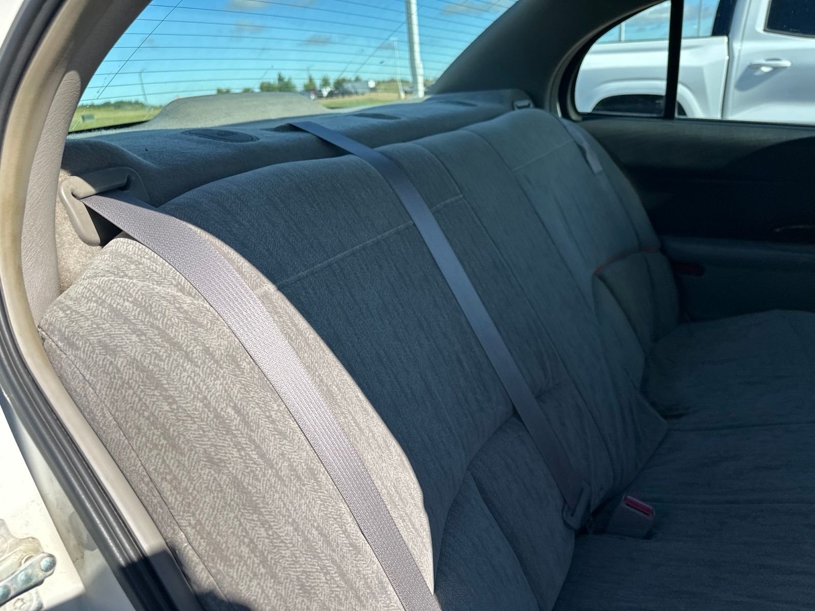 Used 2005 White Buick Custom image 27