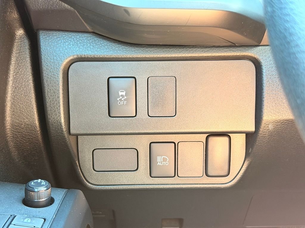 Certified Used 2022 Silver Toyota SR image 21