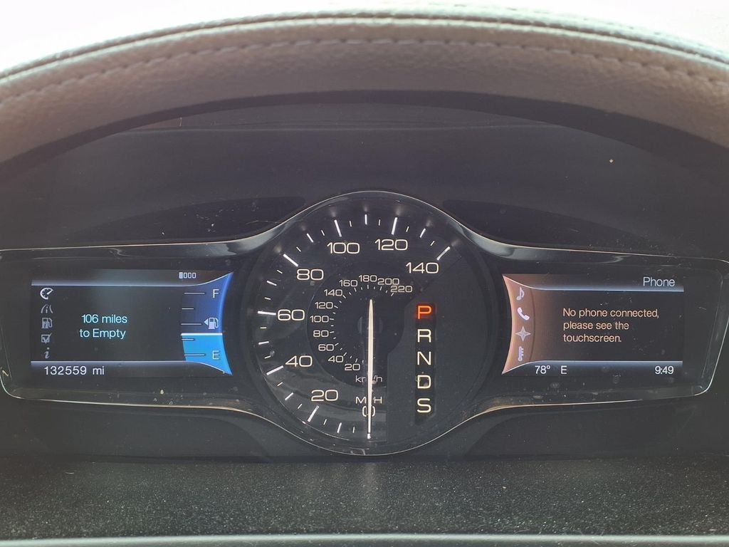 Used 2013 Silver Lincoln Base image 16