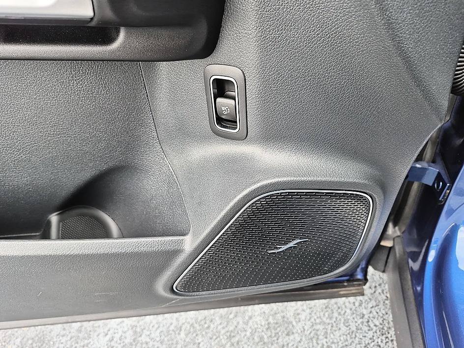 Used 2024 Blue Mercedes-Benz GLB 250 image 14
