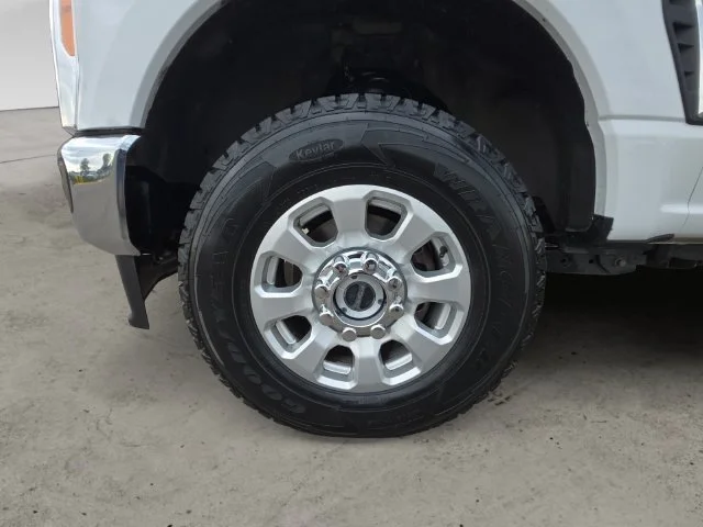 Certified Used 2023 Oxford White Ford XLT image 9