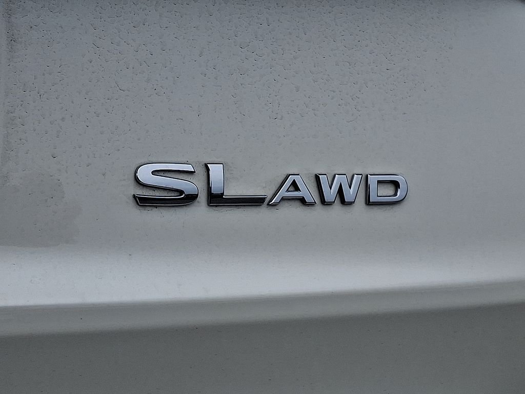 Used 2023 White Nissan SL image 10