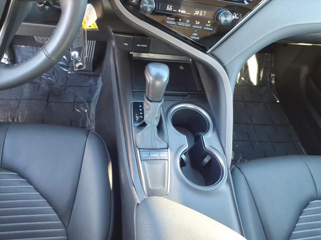 2024 Toyota Camry SE - Photo 15