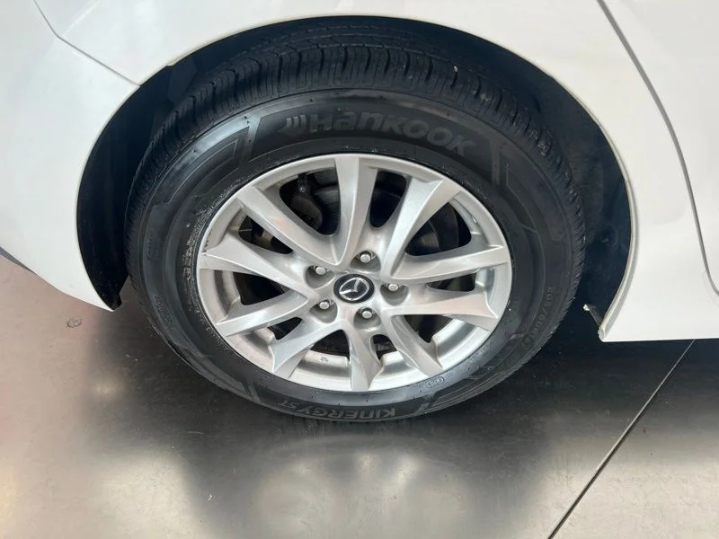 Used 2016 White Mazda i Grand Touring image 9