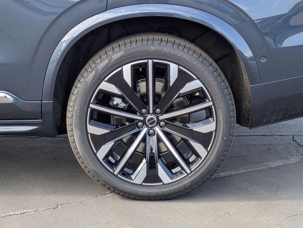 2026 Volvo XC90 Plus - Photo 6